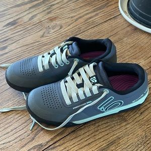 Women's Athletic Shoes - Gray
